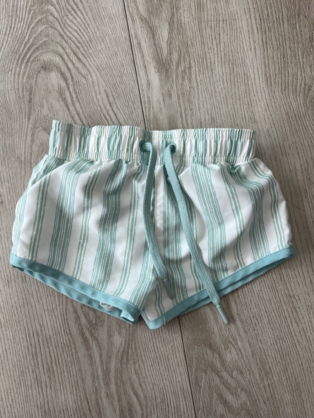 minnow x sister parish boys cumberland stripe boardie, size 2T EUC